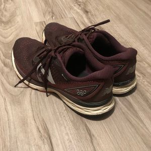 New Balance 880 Bergundy